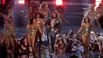 Maluma haciendo “Felices los 4”, en