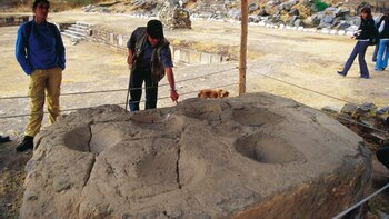 Arqueólogos en el templo de