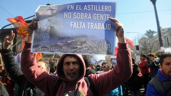 Los trabajadores piden la reincorporación de los despedidos (Dino Calvo)