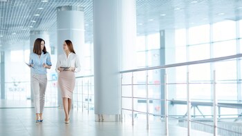 Los especialistas recomiendan levantarse y