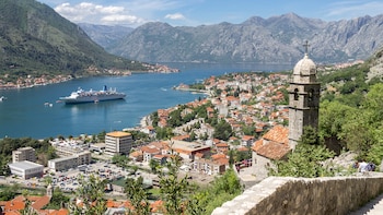 Montenegro de a poco se