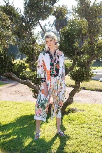 Bata y pantalón ancho estampado