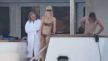 Claudia Schiffer de vacaciones en