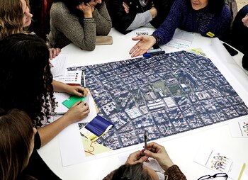 Los vecinos discutieron con la