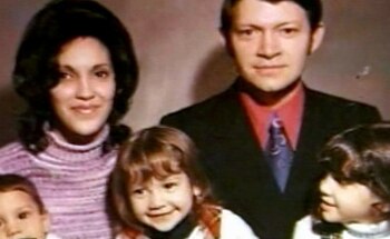 Jennifer López con sus padres