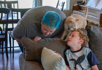 Kris Irvin y su hijo