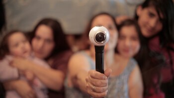 A través de las cámaras