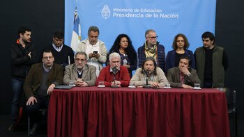 Los docentes universitarios reclamaron una