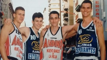 “Manu Ginóbili”vistió la camiseta número 6 en Andino