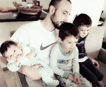 Manu Ginóbili y sus hijos