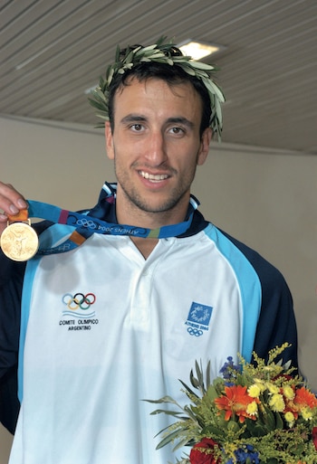 Manu Ginóbili con su medalla