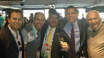 Napout junto a los Jinkis,