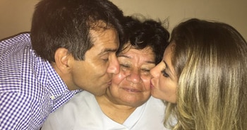 Pipino Cuevas y su mamá,