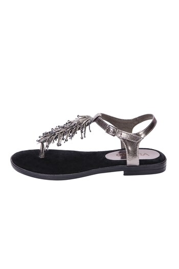 Ojotas de cuero con canutillos