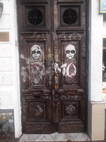 Así quedó la puerta restaurada
