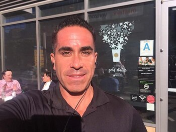 El hombre siempre actuaba con