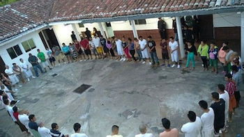 También fue detenido el subinspector