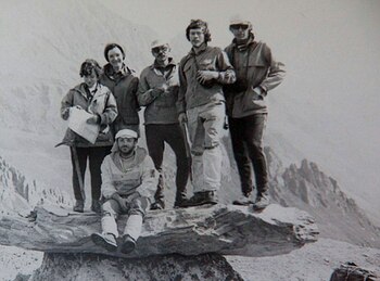 Seis de los siete montañistas