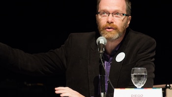 Golombek recibió el premio Kalinga,