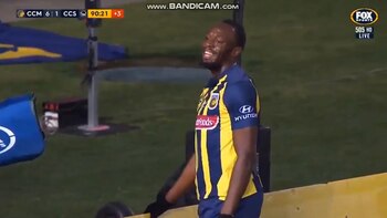 Usain Bolt se estrenó como futbolista