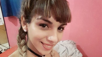 Mia tiene 21 años y