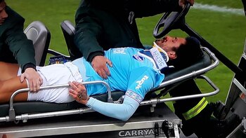Angeleri se retiró en camilla tras