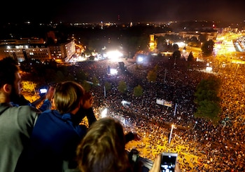 Personas observan el concierto contra