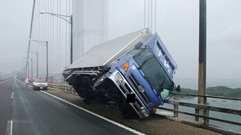 Un camión no soportó las