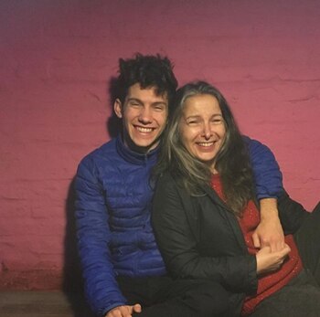 Fausto Bengoechea y su madre,