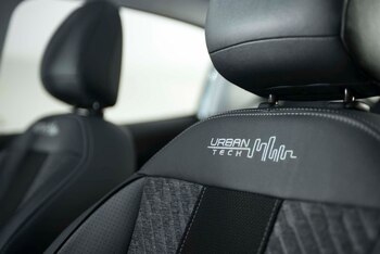 Cuenta con logo propio en