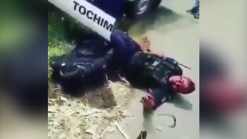 Los agentes estaban heridos y