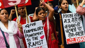 India violacion grupal