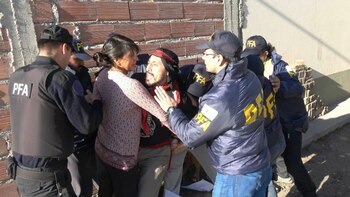 Jones Huala al ser trasladado