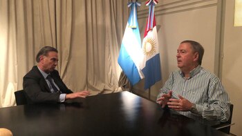 Miguel Pichetto junto a Juan Schiaretti durante una reunión la última semana