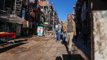 El estilista va todos los días a su local ubicado en el corazón de la Villa 31 (Nicolás Aboaf)