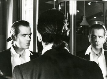 Karl Lagerfeld nació el 10 de septiembre de 1933 y emigró a París desde su Hamburgo natal en 1953. Desde ese entonces, el mundo de la moda conoció a un talento legendario