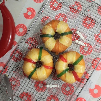 Roscona: dona de rosca de reyes.