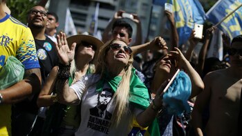 Algunos manifestantes utilizaron remeras con la cara de Bolsonaro (Reuters)