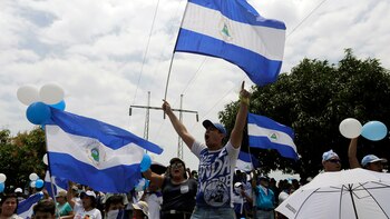 La “Marcha de los Globos” se desarrolla en Managua (AFP)