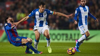 Martín Mantovani marcando a Lionel