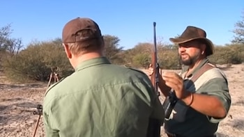 Ragozin les enseña a cazar