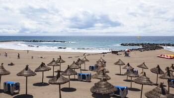 Sombrillas de paja para disfrutar del