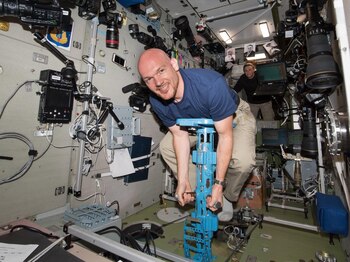 Alexander Gerst es un astronauta de la Agencia Espacial Europea. Fue seleccionado en 2009 para seguir una formación. Estudió en la Universidad de Karlsruhe, Alemania, donde obtuvo un título universitario en Geofísica. Nació el 3 de mayo de 1976 (edad 42 años) en Künzelsau, Alemania