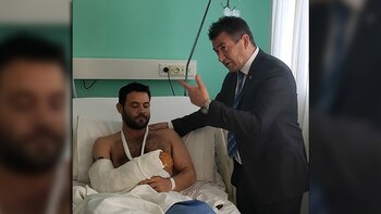 Néstor Roncaglia, jefe de la PFA, visita al policía herido en Neuquén