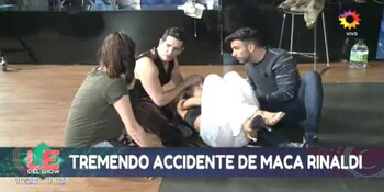 Macarena, tras la lesión, acompañada