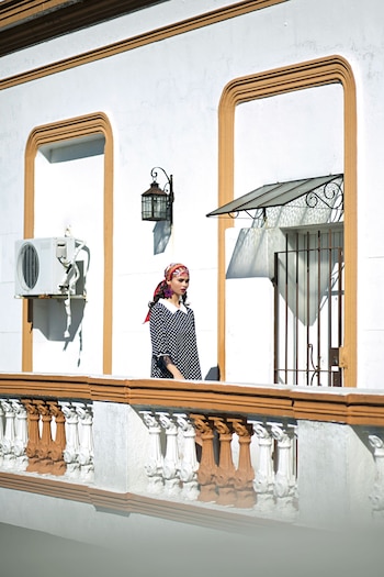 Vestido con manga al codo