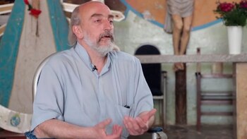 El párroco Lorenzo “Toto” de