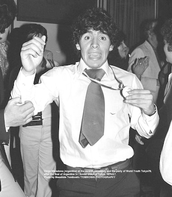 Pelusa muestra con orgullo la