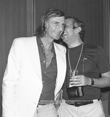 El Flaco Menotti, distendido, disfruta