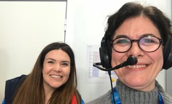 Laura Saravia (a la derecha